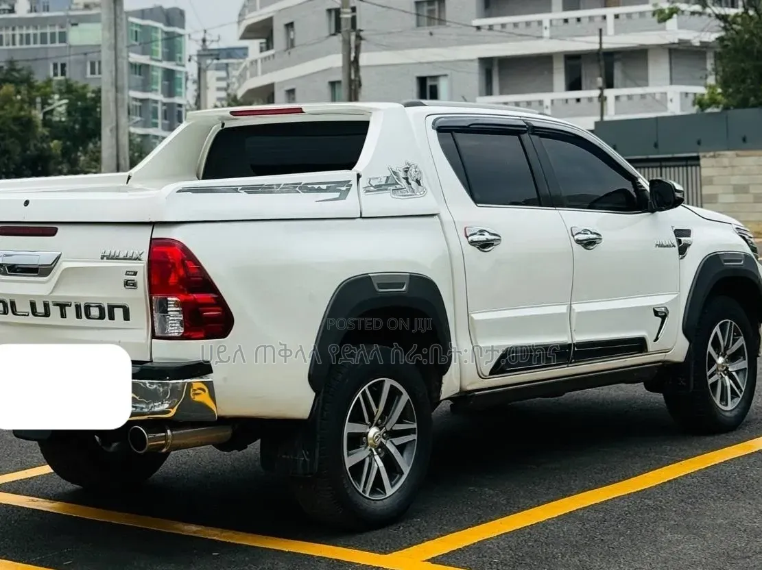 Toyota Hilux 2019 White