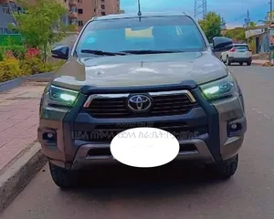 Toyota Hilux 2021 Pearl