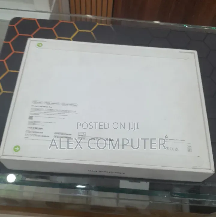New Laptop Apple MacBook Pro 2025 M5 16GB Apple M5 SSD 512GB