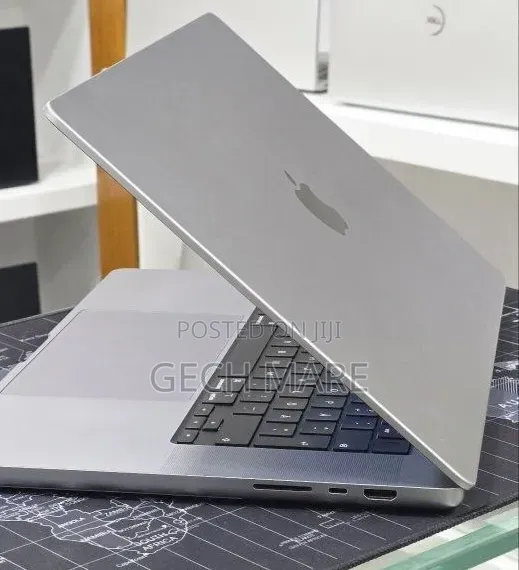 New Laptop Apple MacBook Pro 2021 M1 32GB Apple M1 Pro SSD 512GB