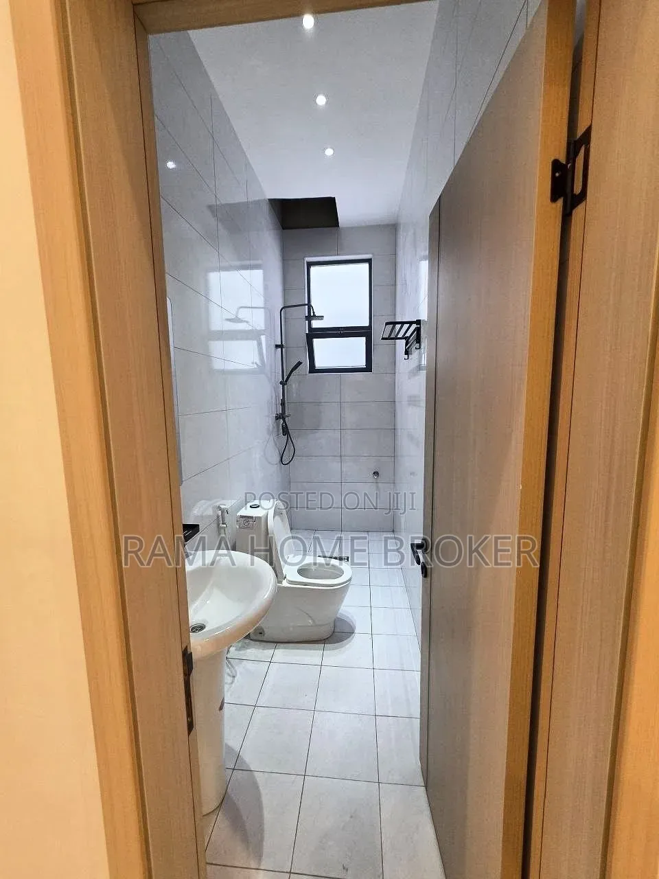 Furnished 5bdrm Villa in አያት ኮምፓወንድ ውስጥ, Bole for sale