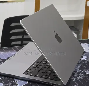 New Laptop Apple MacBook Pro 2023 M3 8GB Apple M3 Pro SSD 512GB
