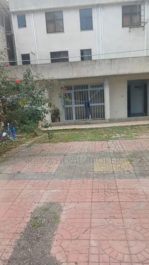 የሚሸጥ ቦታ መሀል ሰሚት ላይ