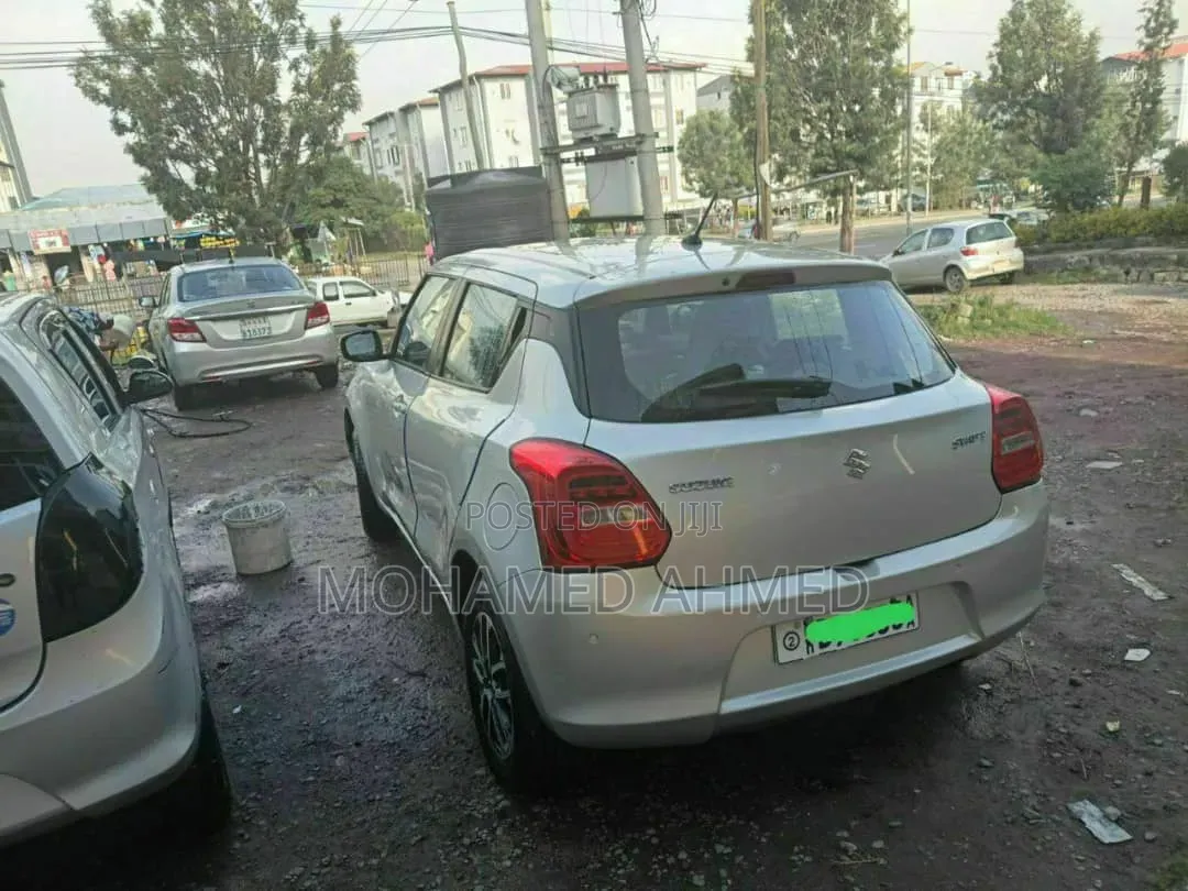 Suzuki Swift 2021 Silver