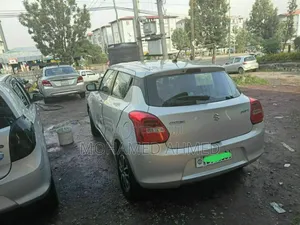 Suzuki Swift 2021 Silver