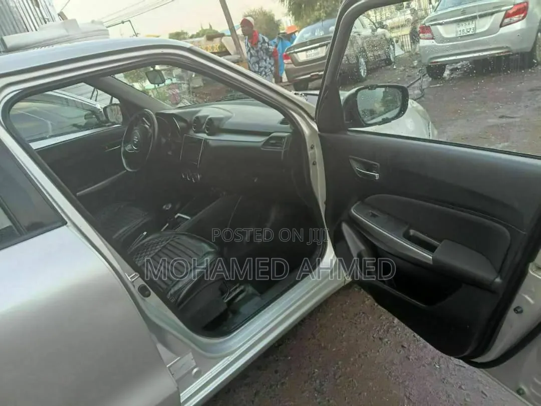 Suzuki Swift 2021 Silver