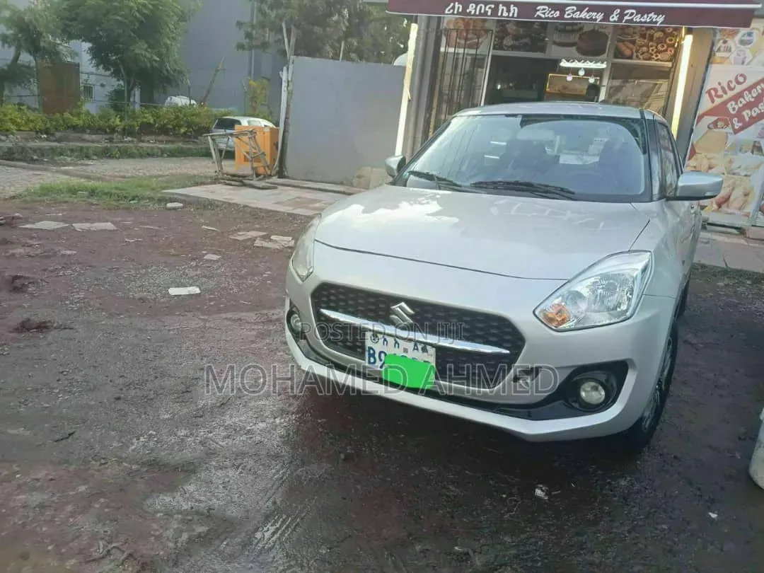 Suzuki Swift 2021 Silver