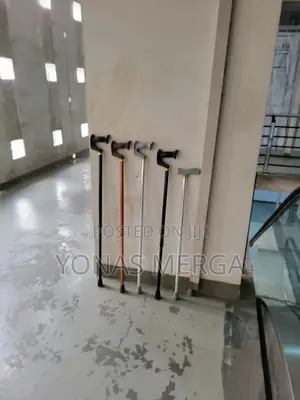 Walking Stick呂橘cane==ne Size: Height Range 74-97cm Colour = Warm Grey