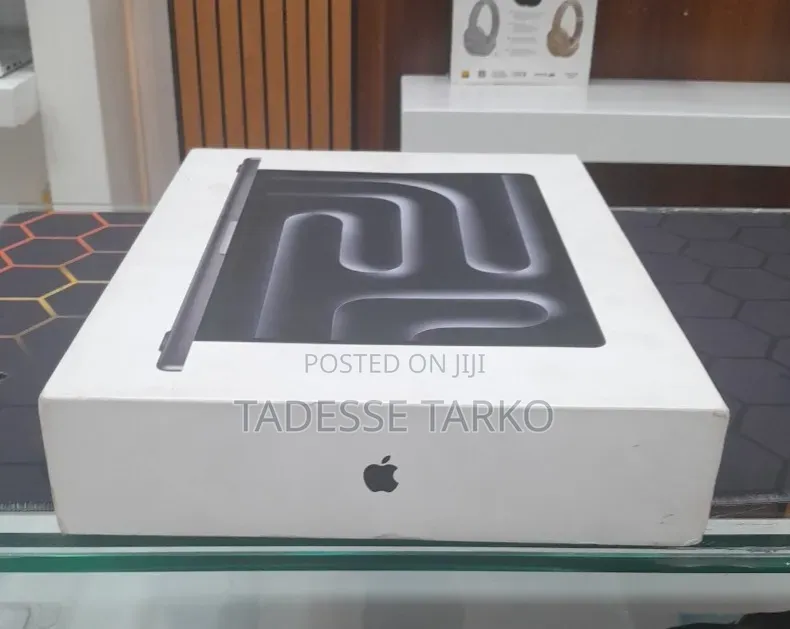 New Laptop Apple MacBook Pro 2025 M5 16GB Apple M5 Pro SSD 512GB