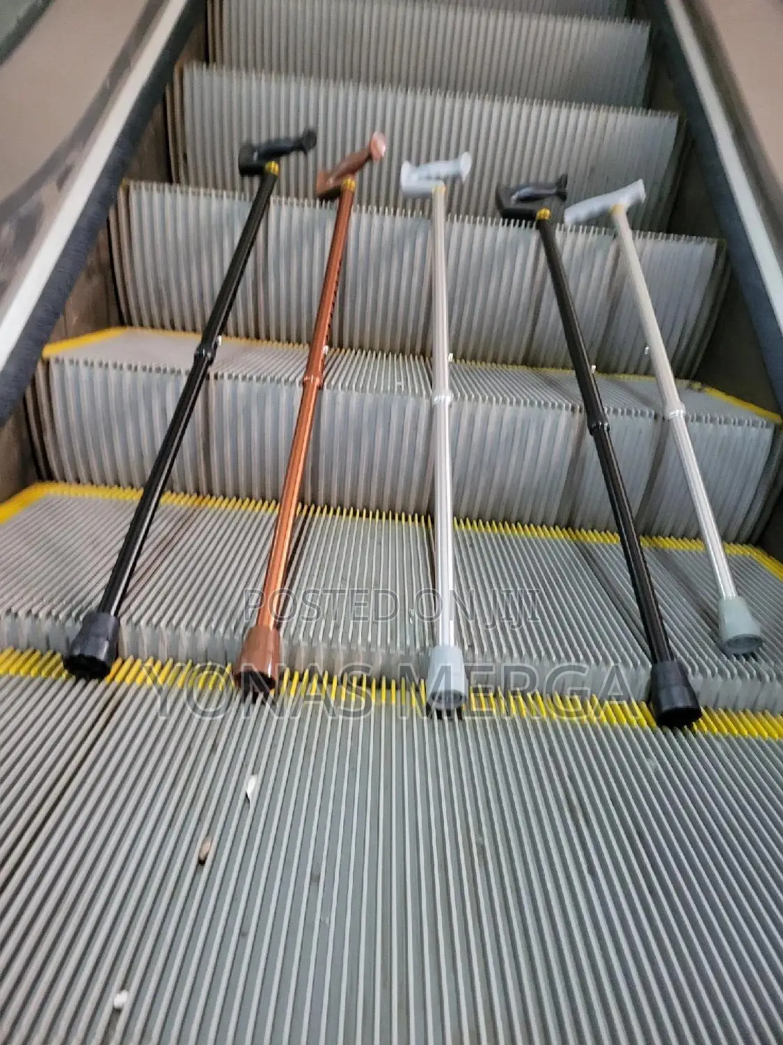 Cane冷宏Top Quality Walking Stick in Aluminum and Therefore Very Light.