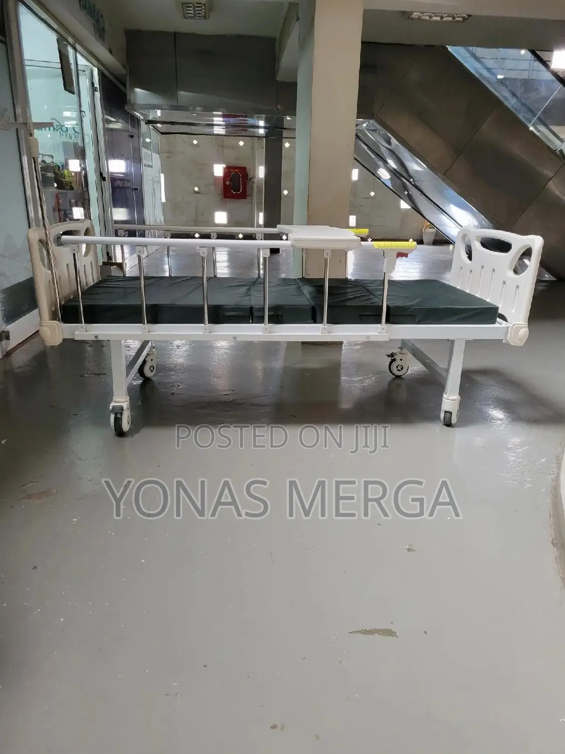 Hospital Bed/Manual/Fixed-Height/on Casters焓与hospital Manual Bed: