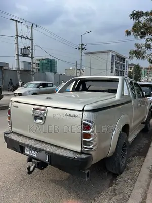 Toyota Hilux 2008 Gray