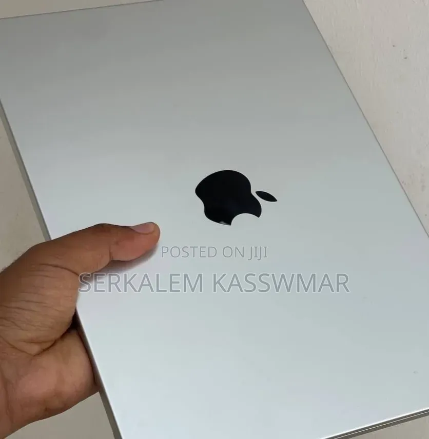 New Laptop Apple MacBook Pro 2024 M4 16GB Apple M4 SSD 512GB