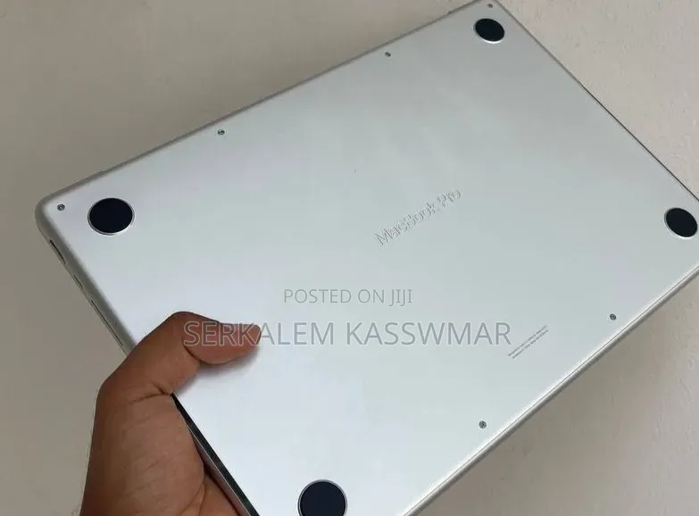 New Laptop Apple MacBook Pro 2024 M4 16GB Apple M4 SSD 512GB