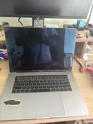 Laptop Apple MacBook 2018 32GB Intel Core i9 SSD 1T