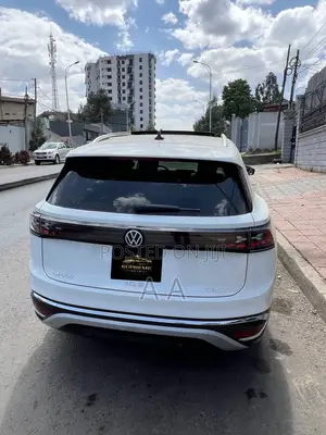 Volkswagen ID.6 2024 White