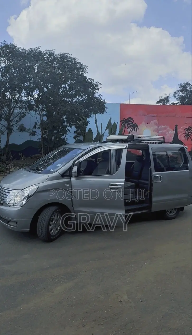 Hyundai Starex 2012 Silver