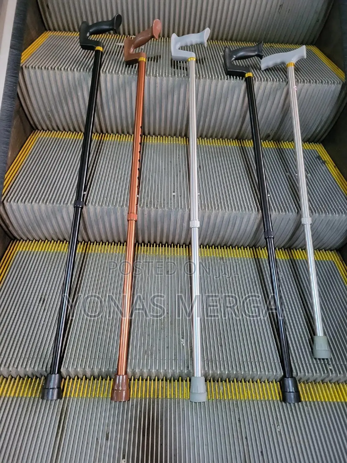 Adjustable WALKING STICK (VALUE)鋆峰cane Enhances Visibility at Night