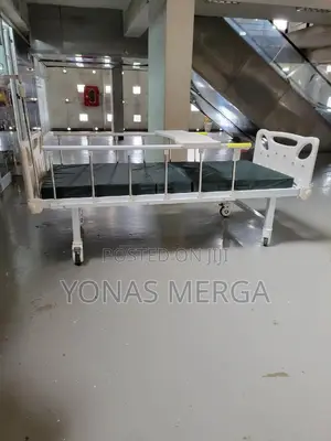 Hospital Bed末來patients Bed收皿overbed Dining/Service Table , an IV