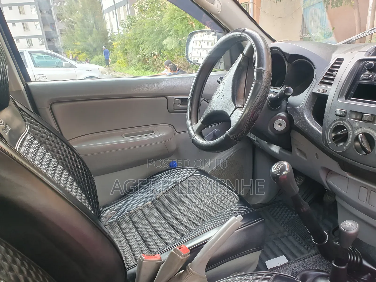 Toyota Hilux 2010 White