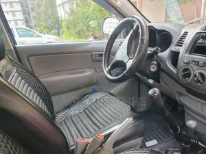 Toyota Hilux 2010 White