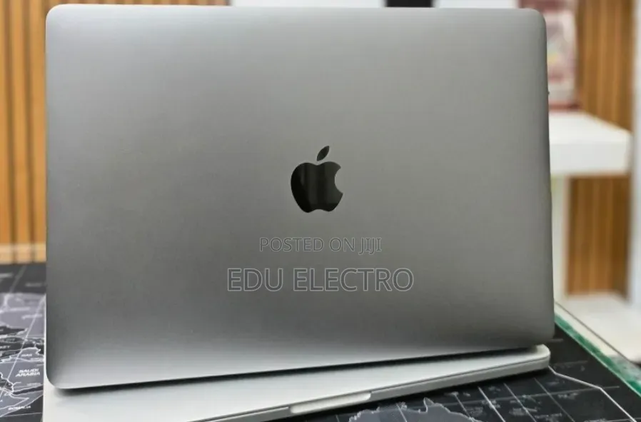 New Laptop Apple MacBook Pro 2017 16GB Intel Core i5 SSD 256GB