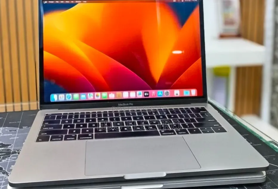 New Laptop Apple MacBook Pro 2017 16GB Intel Core i5 SSD 256GB