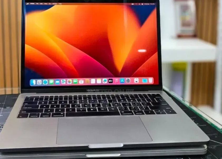 New Laptop Apple MacBook Pro 2017 16GB Intel Core i5 SSD 256GB