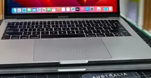 New Laptop Apple MacBook Pro 2017 16GB Intel Core i5 SSD 256GB