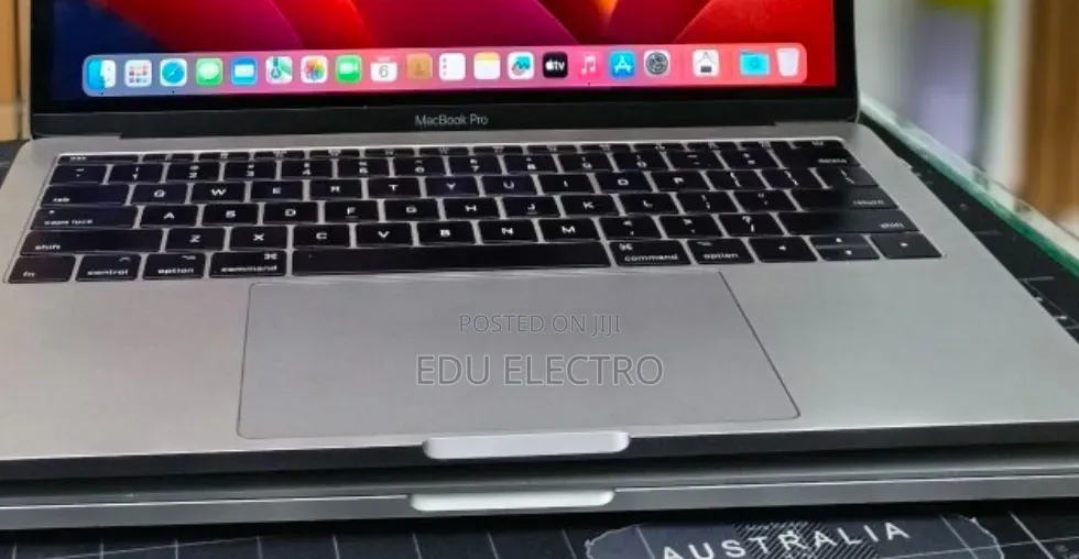 New Laptop Apple MacBook Pro 2017 16GB Intel Core i5 SSD 256GB
