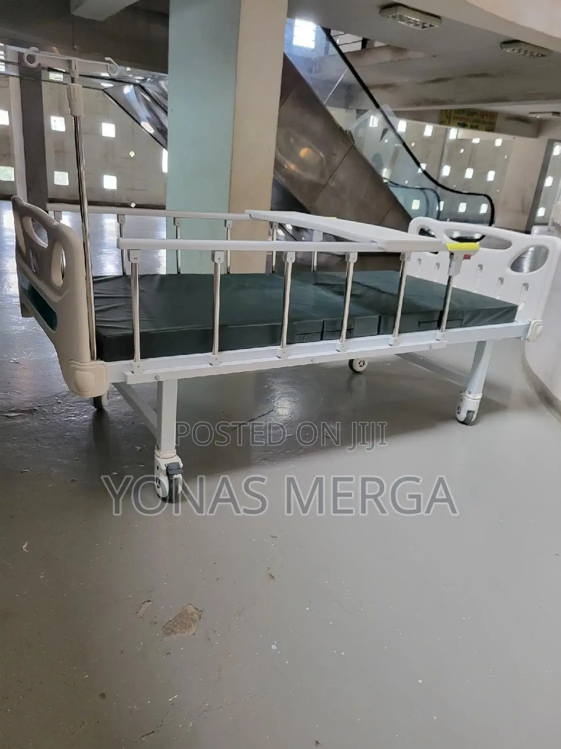 Hospital Bed for Patient岩凹system Wiz Powder Coated Body for Rust Proof