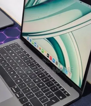 New Laptop Apple MacBook Pro 2017 8GB Intel Core i5 SSD 512GB