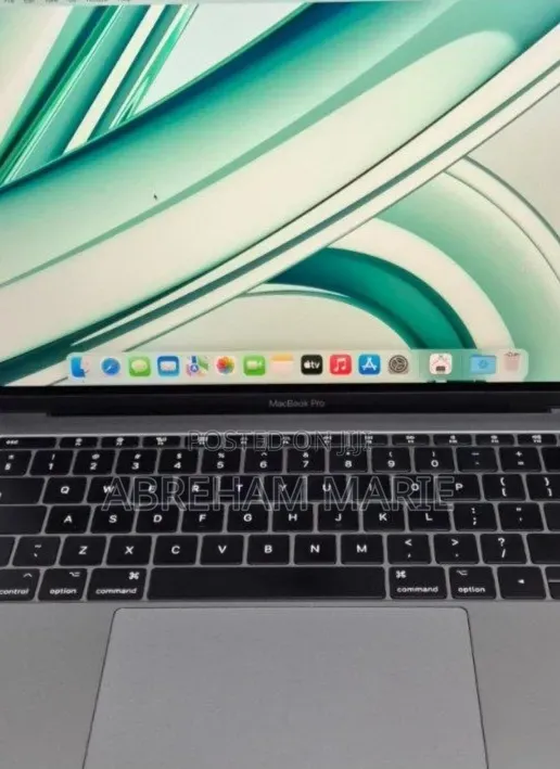 New Laptop Apple MacBook Pro 2017 8GB Intel Core i5 SSD 512GB