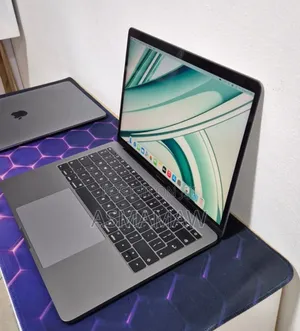 New Laptop Apple MacBook Pro 2017 8GB Intel Core i5 SSD 256GB
