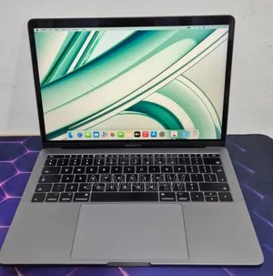 New Laptop Apple MacBook Pro 2017 8GB Intel Core i5 SSD 256GB
