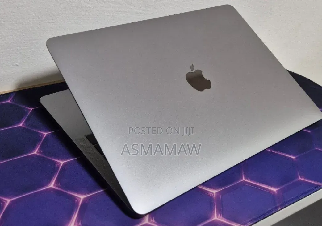 New Laptop Apple MacBook Pro 2017 8GB Intel Core i5 SSD 256GB