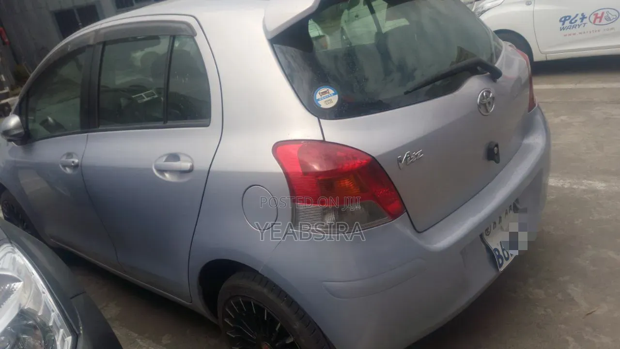 Toyota Yaris 2010 Silver