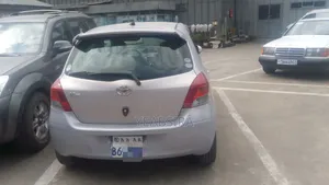 Toyota Yaris 2010 Silver