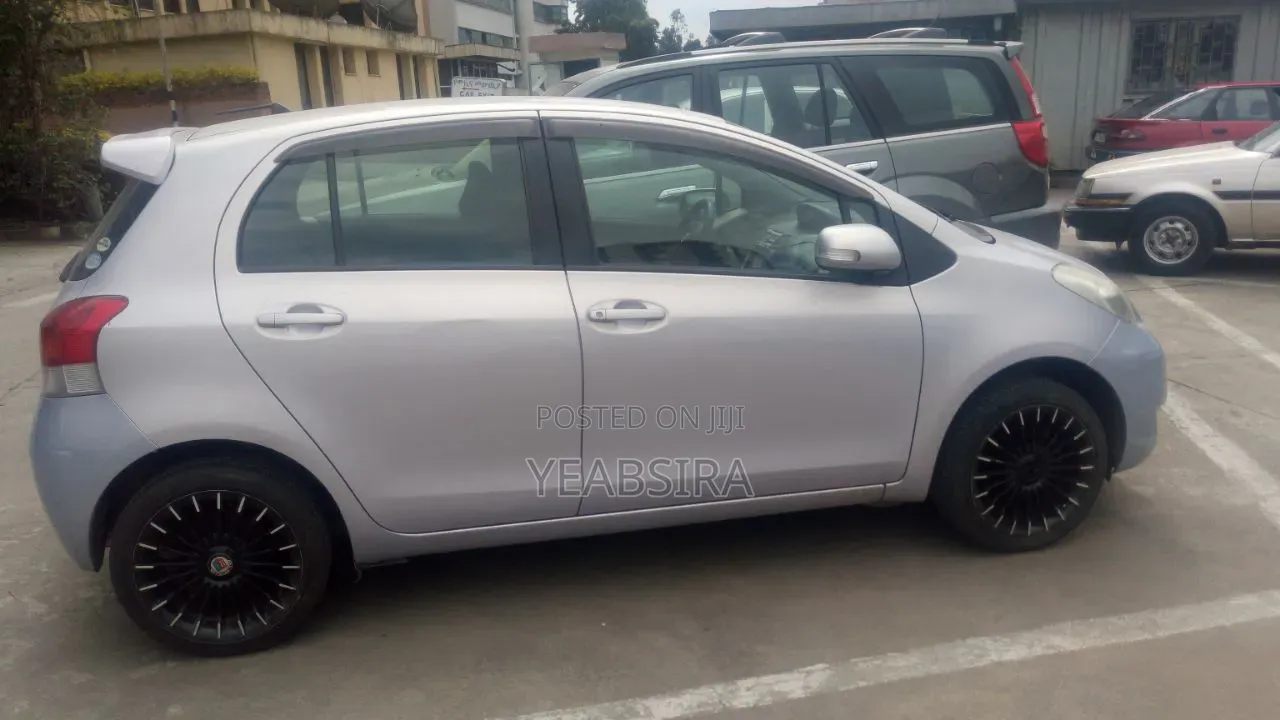 Toyota Yaris 2010 Silver