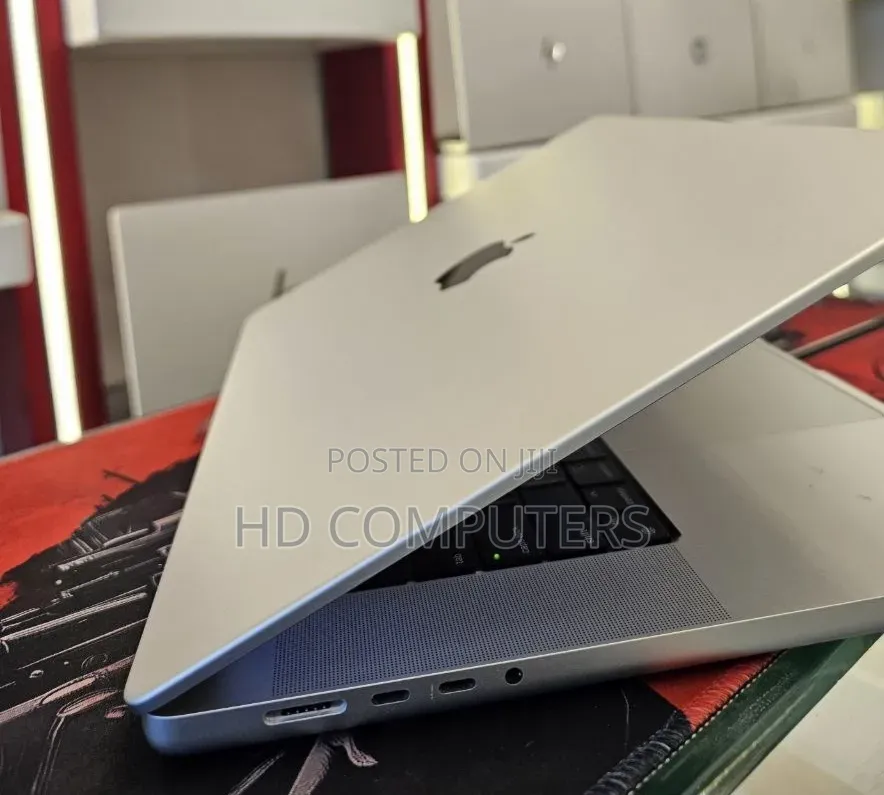 New Laptop Apple MacBook Pro 2021 M1 16GB Apple M1 Pro SSD 1T