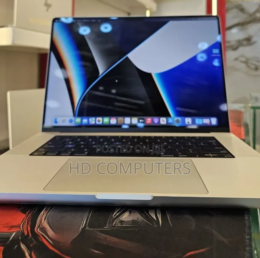 New Laptop Apple MacBook Pro 2021 M1 16GB Apple M1 Pro SSD 1T