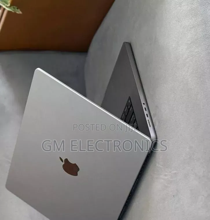 New Laptop Apple MacBook Pro 2021 M1 16GB Intel Core i7 SSD 512GB