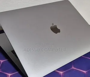 New Laptop Apple MacBook Pro 2017 8GB Intel Core i5 SSD 256GB