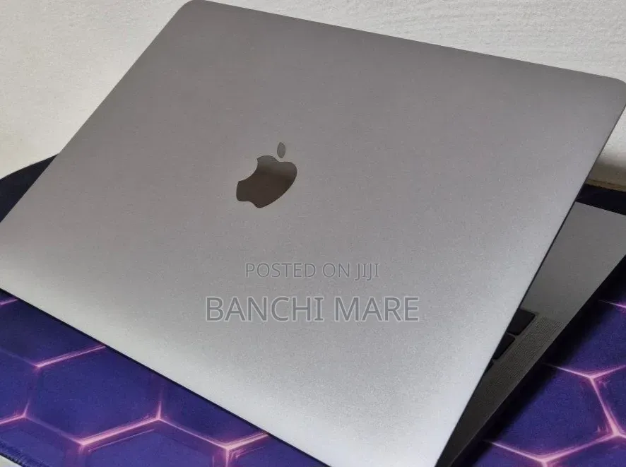 New Laptop Apple MacBook Pro 2017 8GB Intel Core i5 SSD 256GB