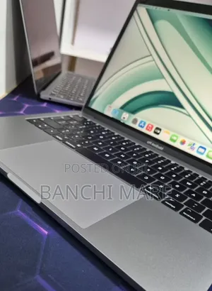 New Laptop Apple MacBook Pro 2017 8GB Intel Core i5 SSD 256GB