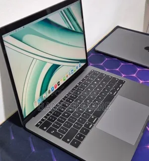 New Laptop Apple MacBook Pro 2017 8GB Intel Core i5 SSD 256GB