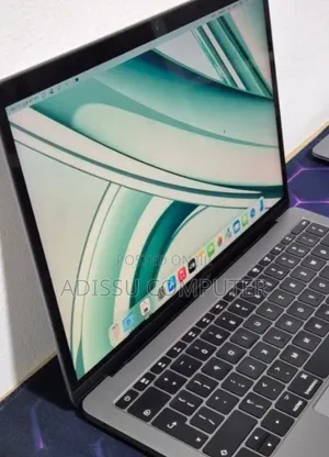New Laptop Apple MacBook Pro 2017 8GB Intel Core i5 SSD 256GB
