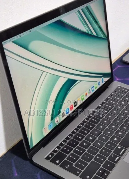New Laptop Apple MacBook Pro 2017 8GB Intel Core i5 SSD 256GB