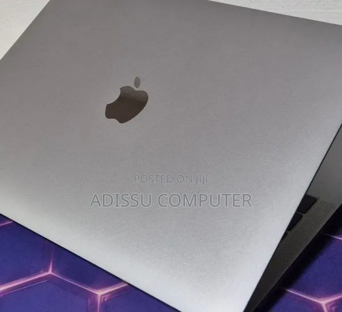 New Laptop Apple MacBook Pro 2017 8GB Intel Core i5 SSD 256GB