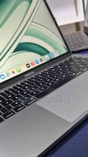 New Laptop Apple MacBook Pro 2017 8GB Intel Core i5 SSD 256GB